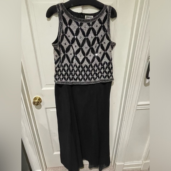 Mark & John by Gopal Dress - Picture 4 of 16